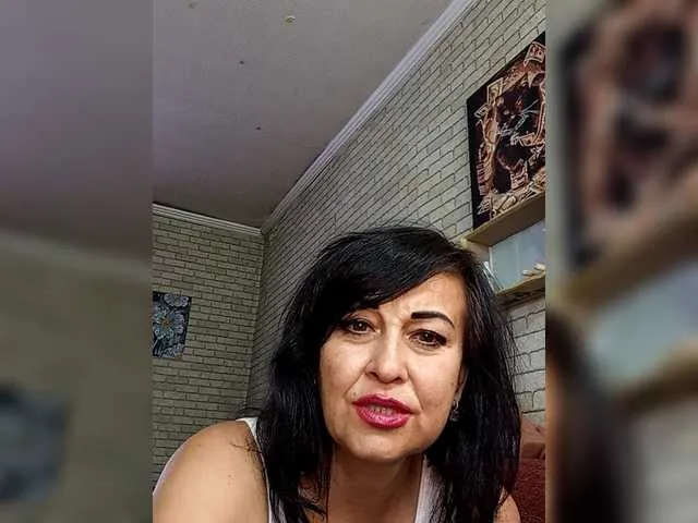 Lina-a-13 on BongaCams