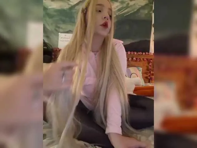 LittleDelora on BongaCams 