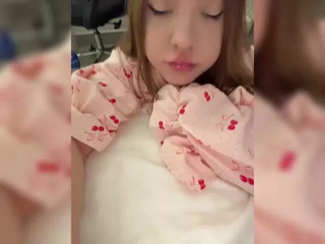 LittleDelora on BongaCams 