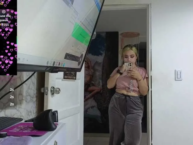 mafecosecret — Me gusta un hombre carioso y paciente, alguien que me diga todo lo que le gusta de m, que sea compasivo, y sobre todo que me regale un cosplay y que juguemos en  privado juntos.