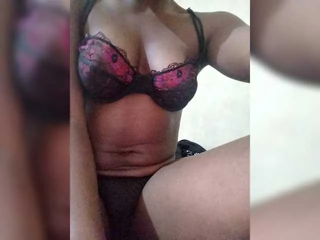 nainaish on BongaCams