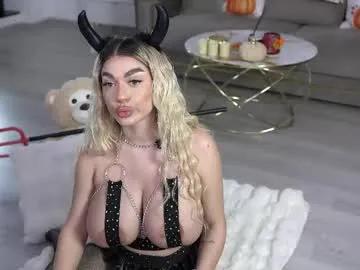 ellyxxxelly on Chaturbate 