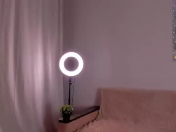 emmelieflorence on Chaturbate 