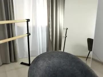 fiamoor — show outfit    #young #skinny  #18 #Redhead #natural [10 tokens remaining]