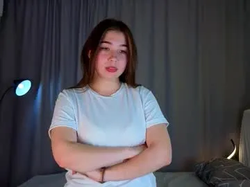 juniebogany — goal: Air Kiss Hi! My name is Bella, I'm #18 y.o., #teen and #shy girl. #new #young [0 tokens remaining]