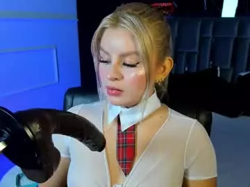 lolaangellx on Chaturbate 