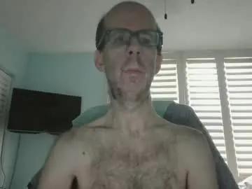 southflaman — Doing work on comp. Not paying attn to cam! Tip if you like hairy men [500 tokens remaining]