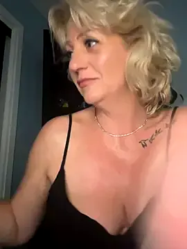 AlessandraBee — Oil Up Boobs