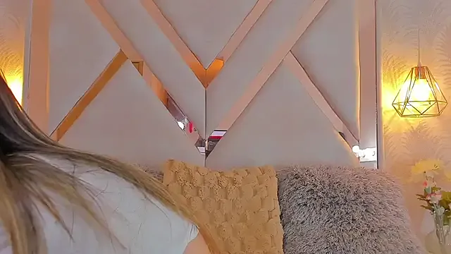 anni_honeyriveras on StripChat 