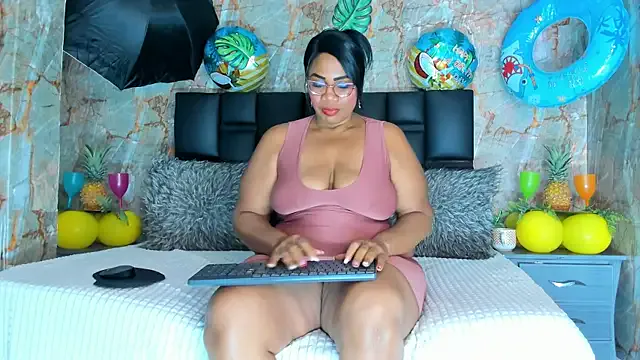 AranzalatinBlaks1 on StripChat 