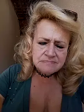 Belladama61 on StripChat 
