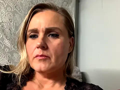 Blondie955 — Spit on titty  & spank azz