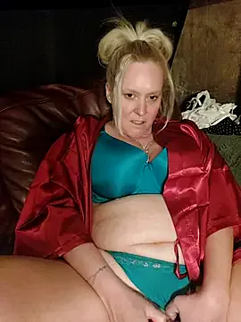 Bouncy-Bella28X — Get boobs out