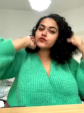 Curvydesifromgermany — Oil on tits