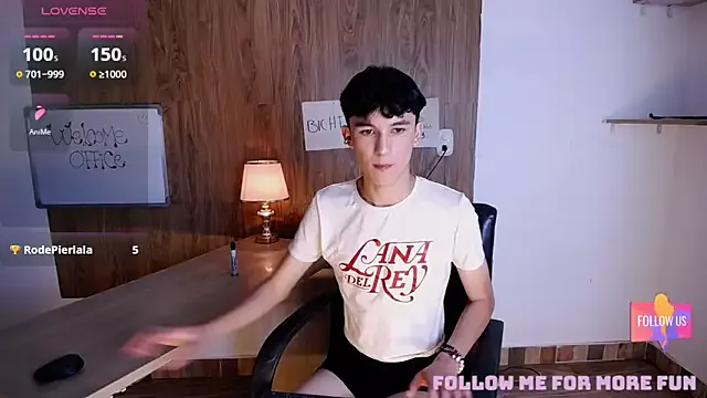 JULLIAN_ on StripChat 
