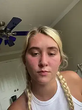 Kaylayoung12 — Freechat on StripChat