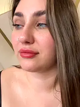KiraBarlows — kiss to cam