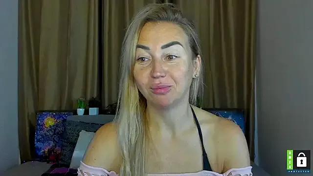 Kiss_julli88I on StripChat 