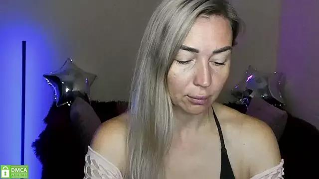 Kiss_julli88I on StripChat 