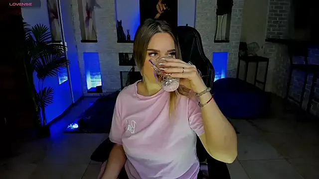 KittiLiza on StripChat 