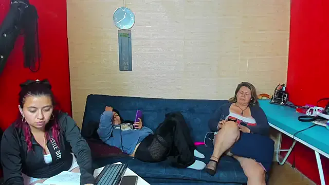 lesbiancuple — Ass in oil all girls
