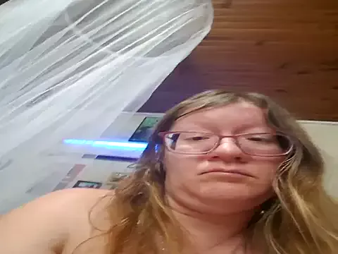 Lilirose-63 on StripChat 