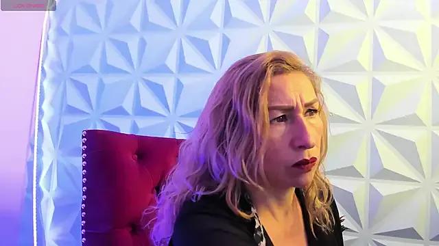 LilyQueen_cg on StripChat 