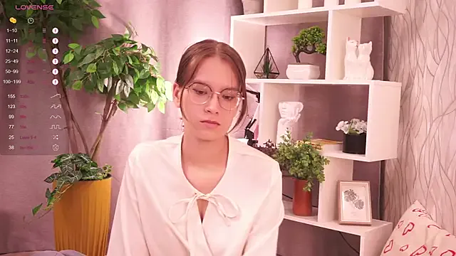 LinnGee — suck fingers so slowly