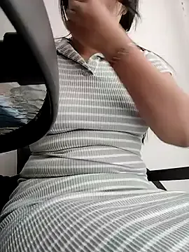 Liulee2 on StripChat 