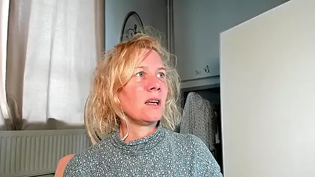 Lola_Belgium on StripChat 