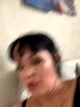 Lolaley2 on StripChat 