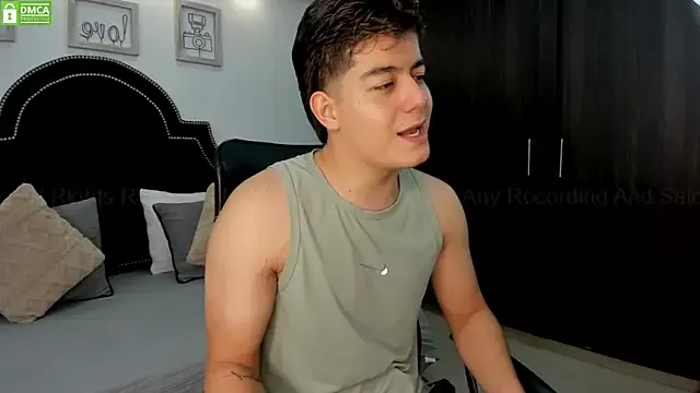 MaxxiCruz on StripChat 