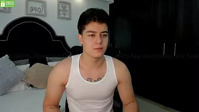 MaxxiCruz on StripChat 