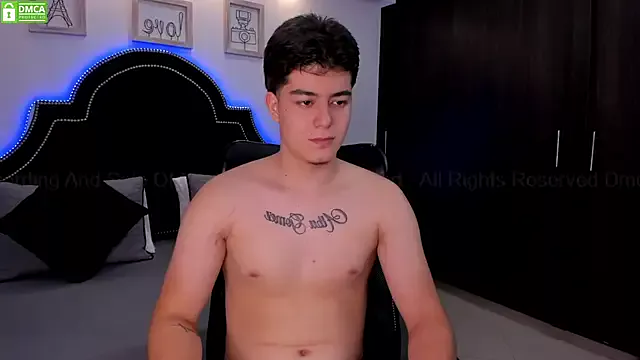 MaxxiCruz on StripChat 
