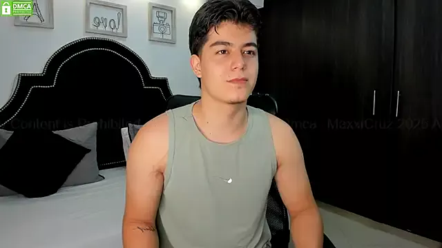 MaxxiCruz on StripChat 