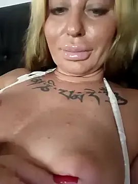 MiaMooly on StripChat 