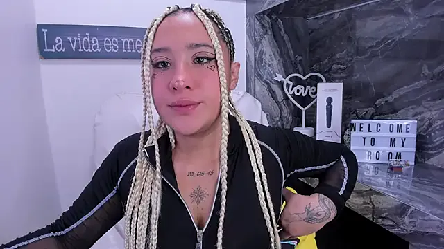 miss_danika on StripChat 