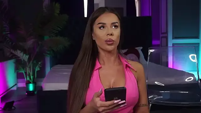 MissKiarra on StripChat 