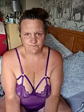 MissQueenBeex on StripChat 