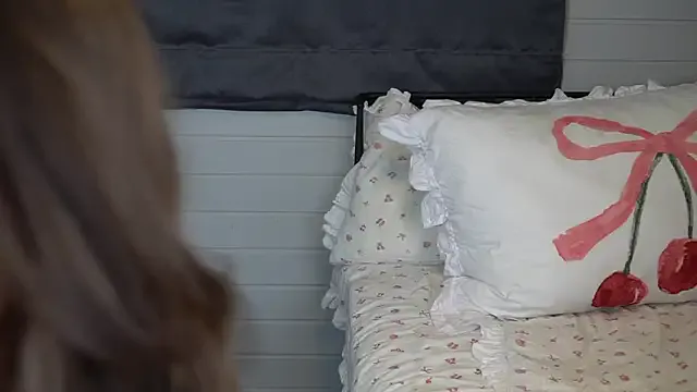 Peachxlush — close up slow finger suck