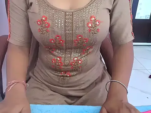 QUEEN_SUKU on StripChat 