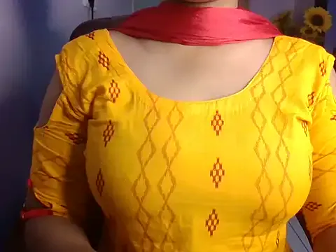 QUEEN_SUKU on StripChat 