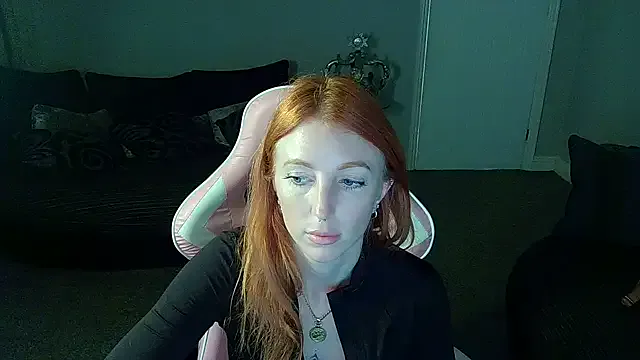 Red_firesquirt — flash tits
