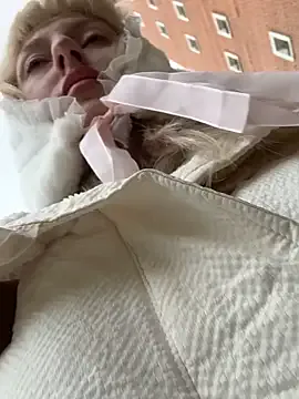RonnieKiss — take off panties and show pussy