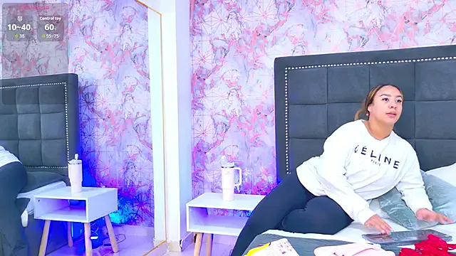 Sara_Desire on StripChat 