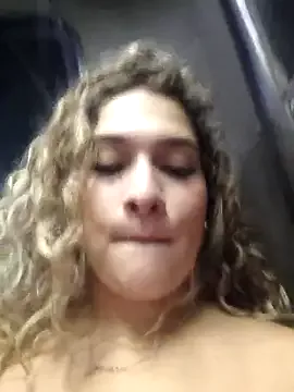 Sara_smiiith211 on StripChat 