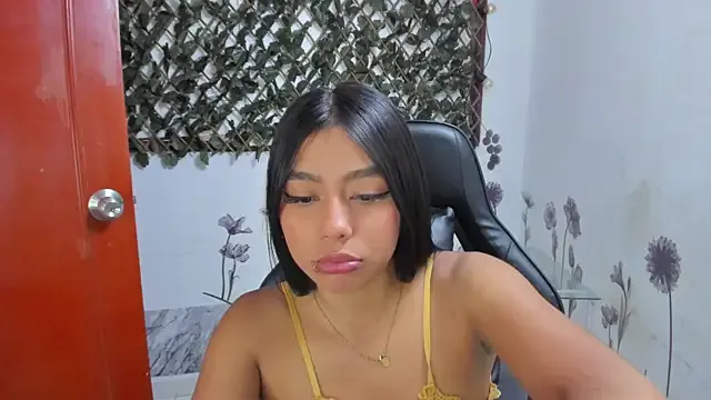 Sarahbrowm_ on StripChat 