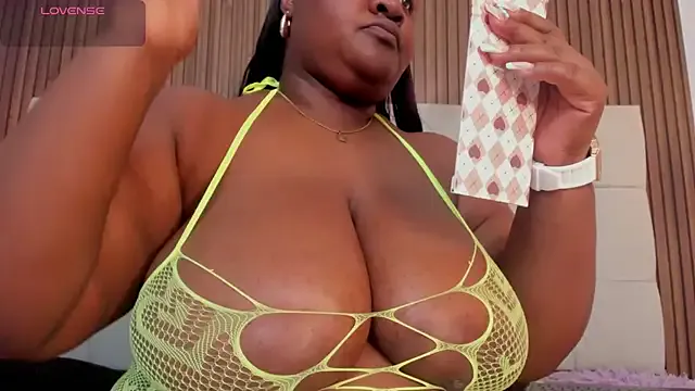 Saravy_Blandon on StripChat 