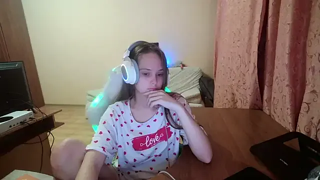 SharybbFace — Flash boobs