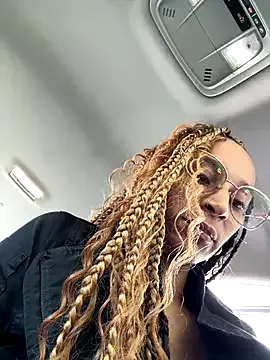 Shuggabutt — Dildo play in back seat